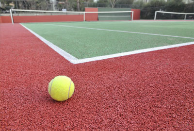 Spor zemin sistemlerinin performansı yapılan spor faaliyetinin kalitesi sporcu sağlığı bakımından zemin ve ayakkabı etkileşimi ayakta ve bacakta oluşacak yüklerin en önemli belirleyicidir.